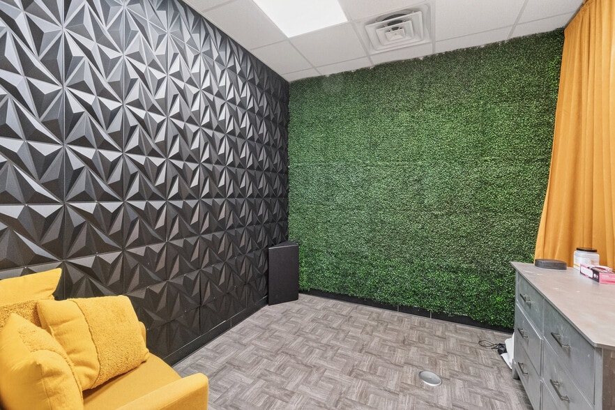 More Photos Of 3210 Prosperity Church Rd, Charlotte Office For Sale