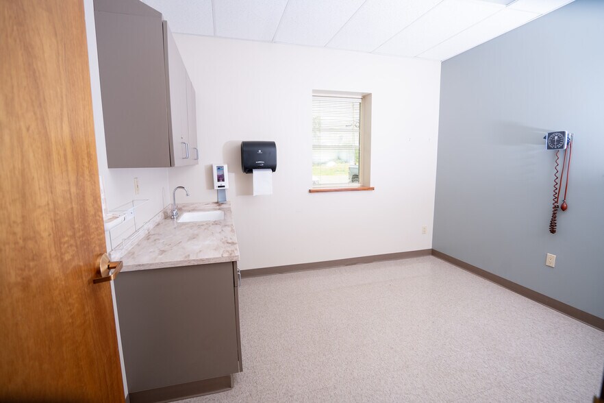 More Photos Of 6000 Brockton Dr, Lockport Medical For Lease