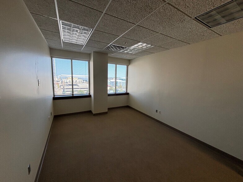 More Photos Of 21 SE 3rd St, Evansville Office For Lease