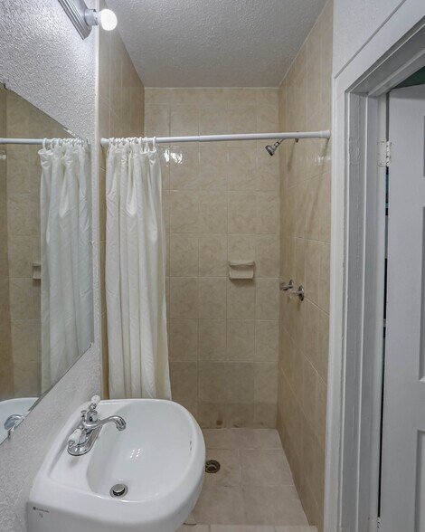More Photos Of 1419 S Federal Hwy, Hollywood Hotel For Sale