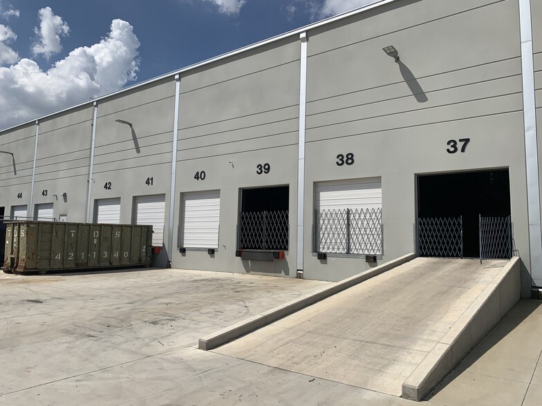 More Photos Of 6320 E Stassney Ln, Austin Industrial For Sale