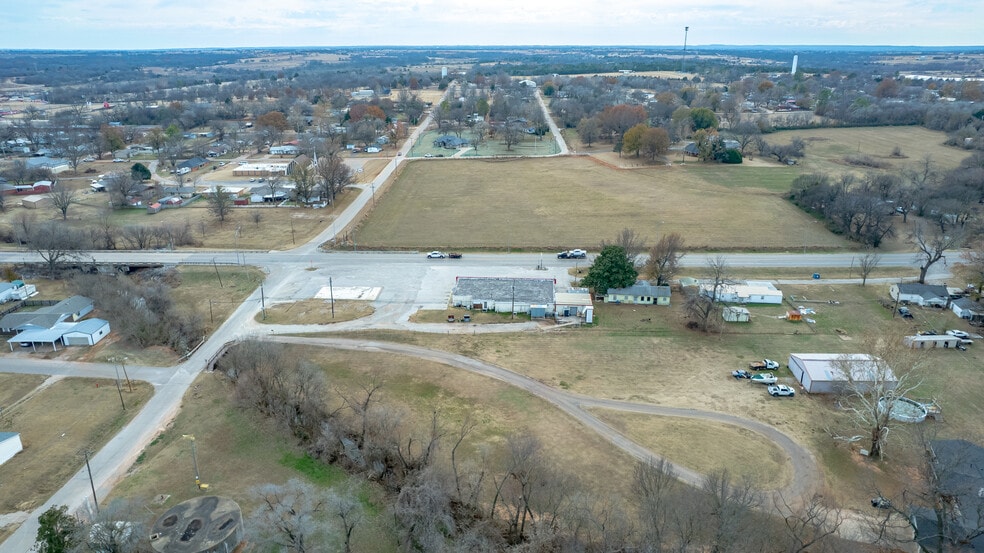 More Photos Of 1012 6th St, Maysville Supermarket For Sale