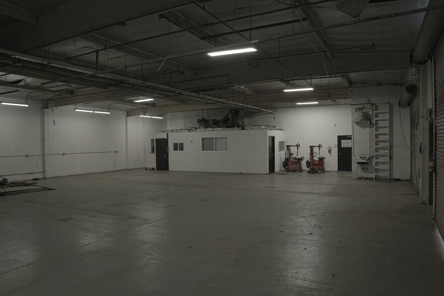 More Photos Of 115-117 N Standard Ave, Santa Ana Warehouse For Lease
