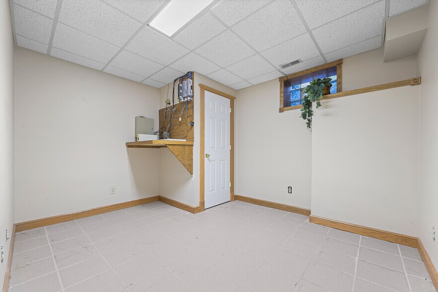 More Photos Of 8050 Corporate Cir, North Royalton Office For Lease