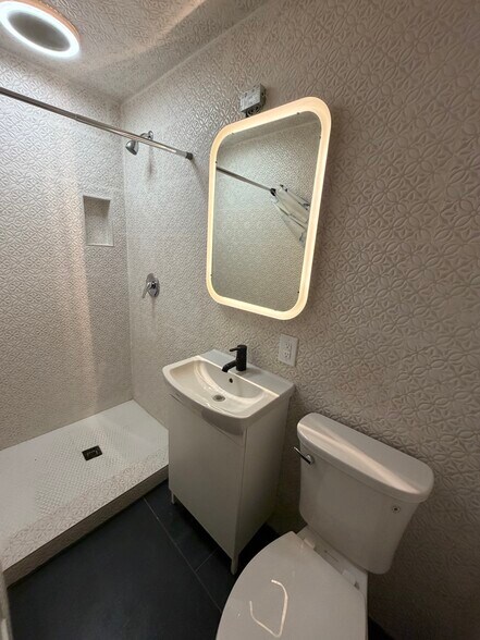 More Photos Of 402 Hyde Park Blvd, Houston Multifamily For Sale