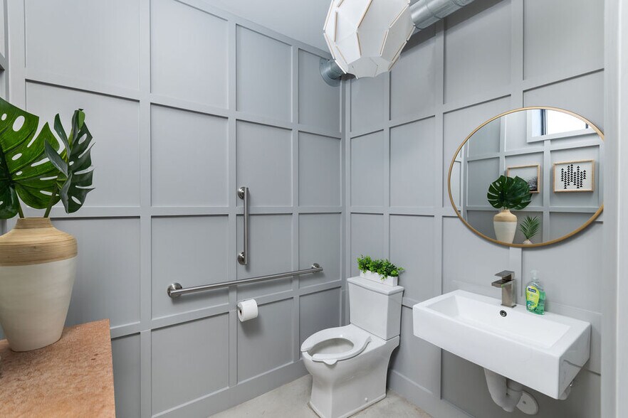 More Photos Of 112 Cape Fear Blvd, Carolina Beach Freestanding For Sale