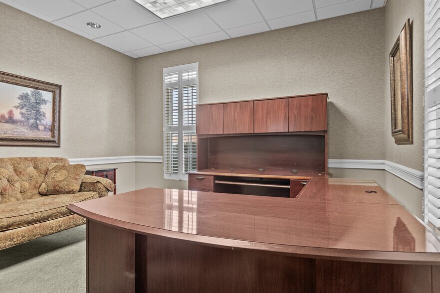 More Photos Of 239 Cedric St, Leesburg Office For Sale