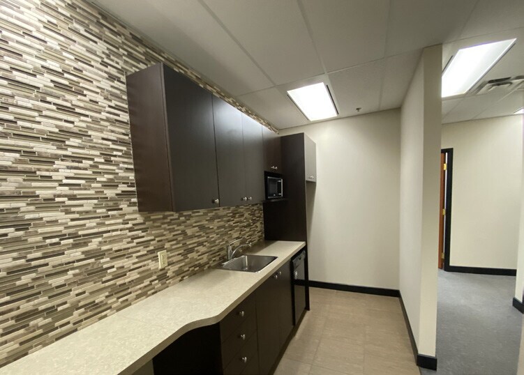 More Photos Of 1540 Cornwall Rd, Oakville Office For Lease