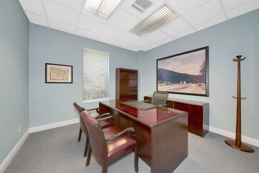 More Photos Of 6981 Curtiss Ave, Sarasota Medical For Lease