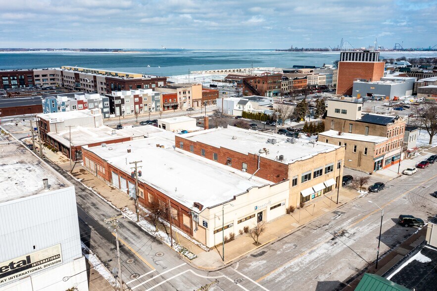 More Photos Of 419 W Market St, Sandusky Light Distribution For Sale