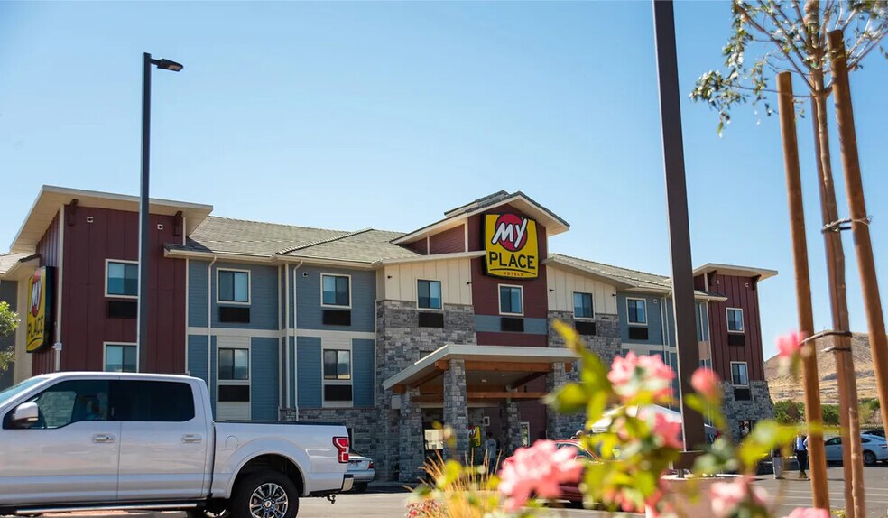 More Photos Of 1167 W 80 S, Hurricane Hotel For Sale