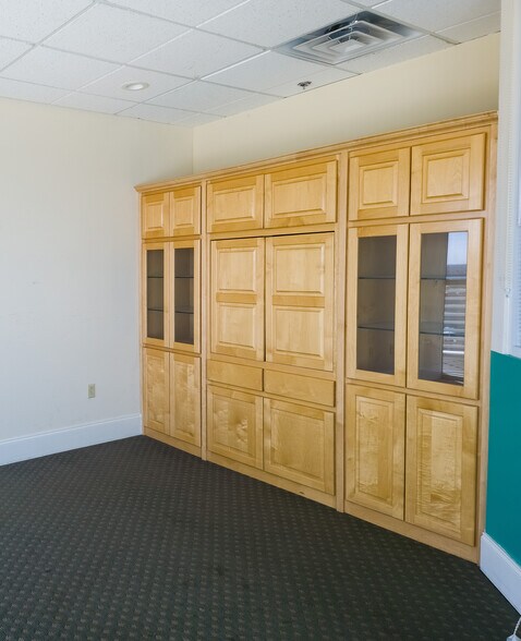 More Photos Of 2600 The American Rd SE, Rio Rancho Office For Lease