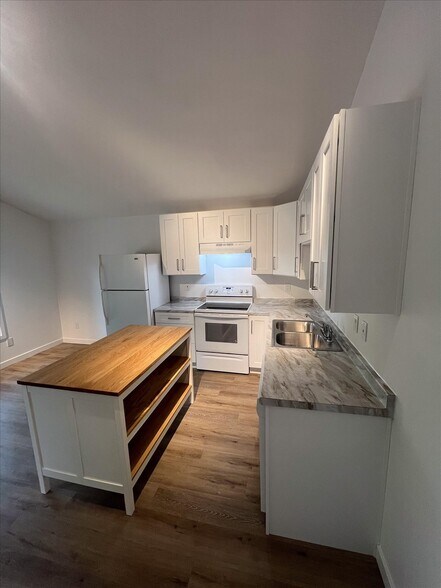 More Photos Of 10443 17th Ave SW, Seattle Multifamily For Sale