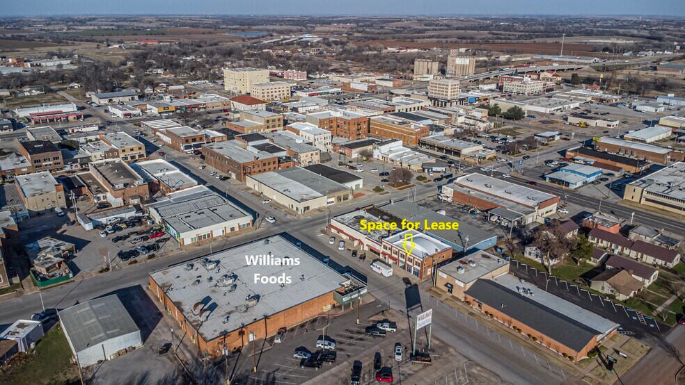 More Photos Of 209-211 S 5th St, Chickasha Storefront For Lease