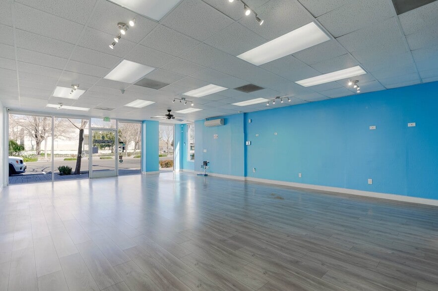 More Photos Of 516 W Lancaster Blvd, Lancaster Storefront For Lease