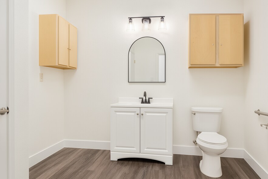 More Photos Of 900 Round Rock Ave, Round Rock Medical For Lease