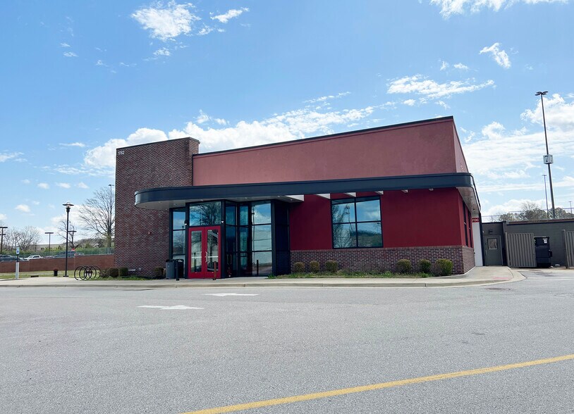 More Photos Of 1762 Galleria Blvd, Franklin Restaurant For Lease