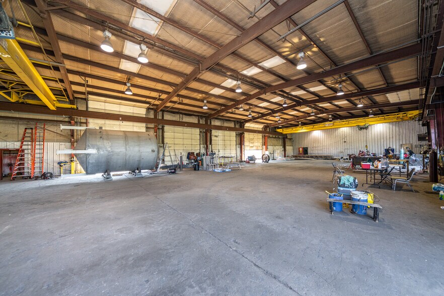 More Photos Of 2103 E SH 31, Kilgore Warehouse For Lease