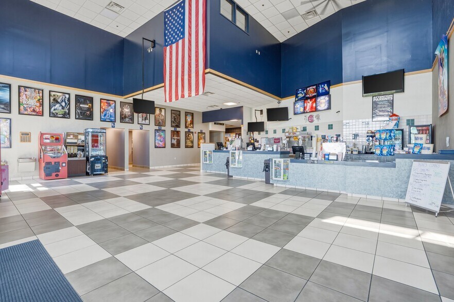 More Photos Of 655 N Opportunity Dr, Columbia City Movie Radio TVStudio For Sale