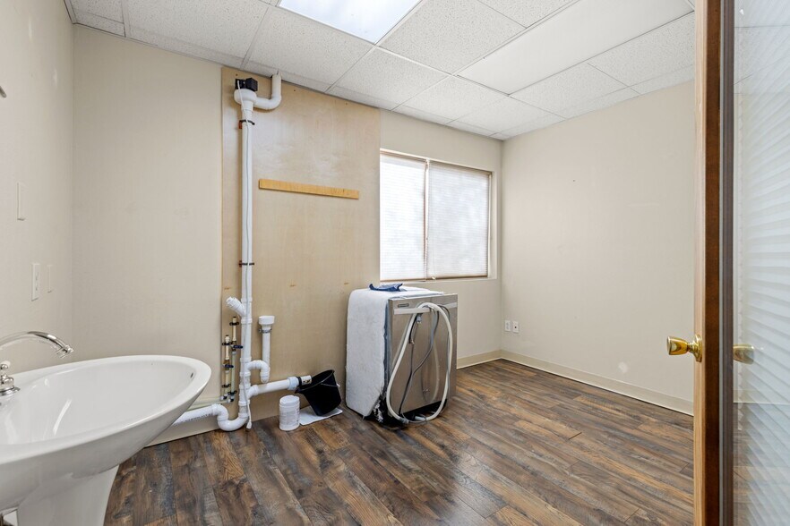 More Photos Of 3015 47th St, Boulder Medical For Lease