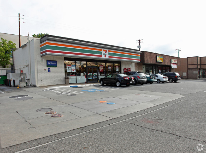 Primary Photo Of 428 E Bullard Ave, Fresno General Retail For Lease