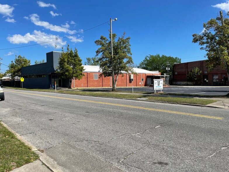 More Photos Of 1108 Princess St, Wilmington Storefront For Sale