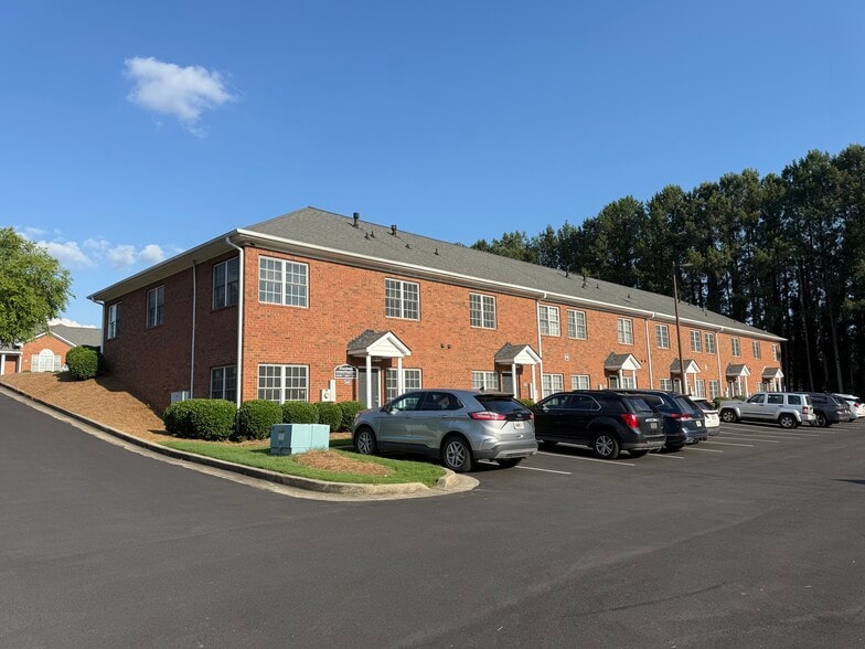 More Photos Of 4595 Towne Lake Pky, Woodstock Medical For Lease