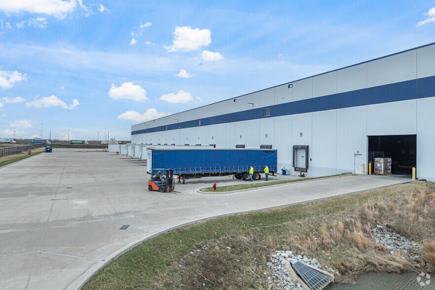 More Photos Of 1601 Schweitzer Rd, Joliet Manufacturing For Lease