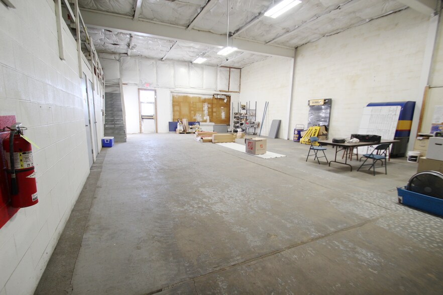 More Photos Of 19 N Main St, New London Warehouse For Sale