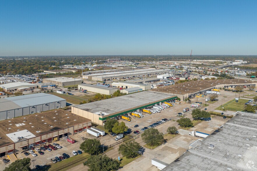 More Photos Of 4545 Eastpark Dr, Houston Warehouse For Lease
