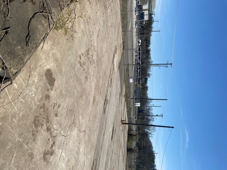More Photos Of 2635 Western Ave, Knoxville Warehouse For Sale