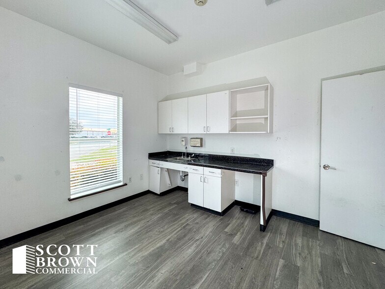 More Photos Of 3118 Los Colinas, Denton Office For Sale