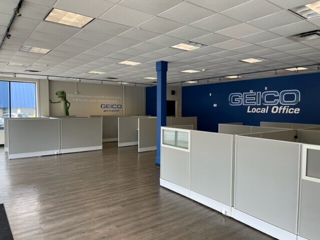 More Photos Of 6124-6142 Roswell Rd, Atlanta Storefront For Lease