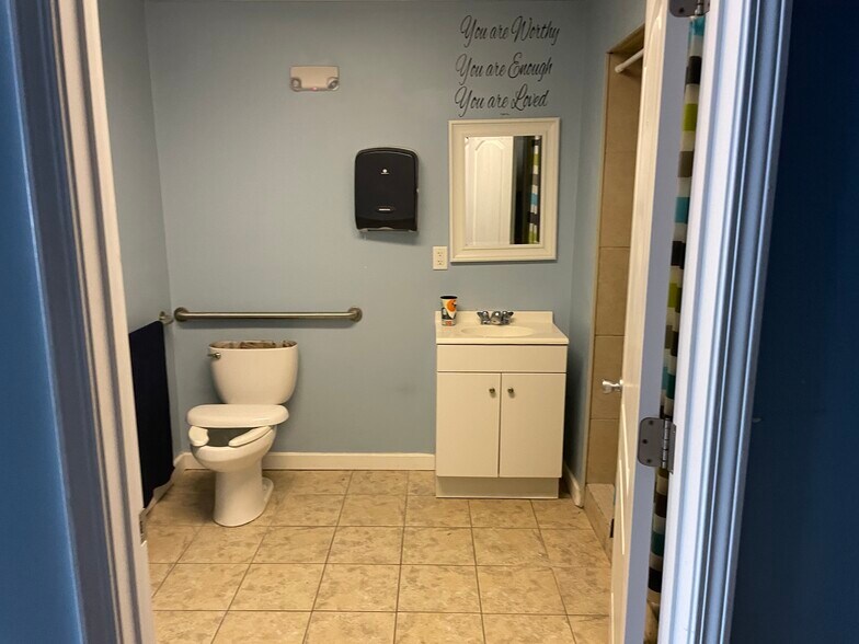 More Photos Of 182 Cornerstone Dr, Brunswick Showroom For Lease