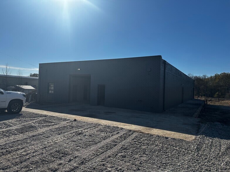 More Photos Of 2 Alva St, Greenville Warehouse For Lease