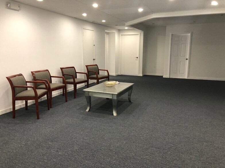 More Photos Of 40 Darby Rd, Paoli Medical For Lease
