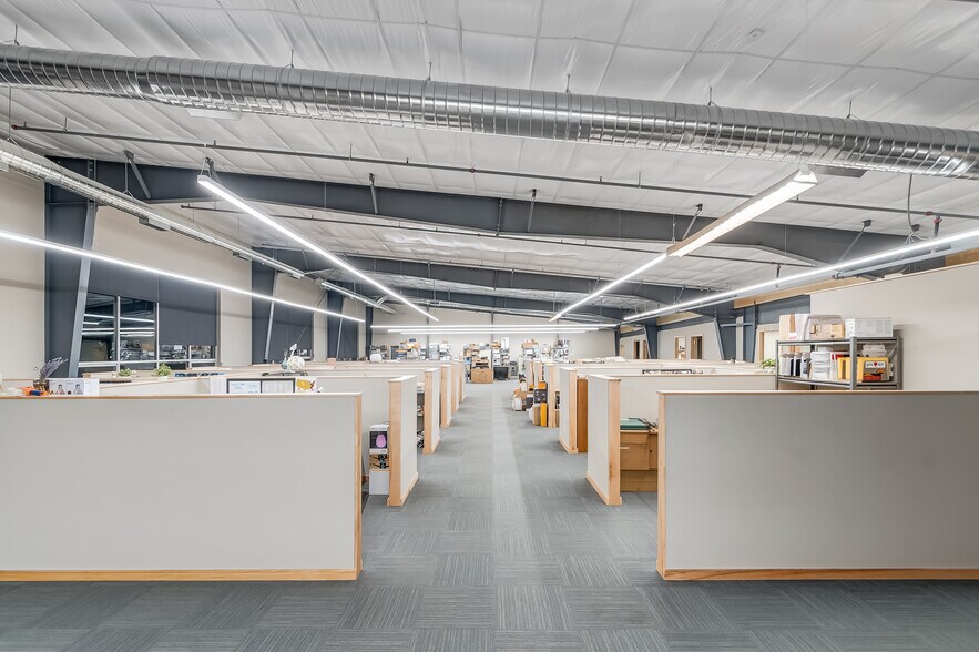 More Photos Of 913 Squalicum Way, Bellingham Distribution For Lease
