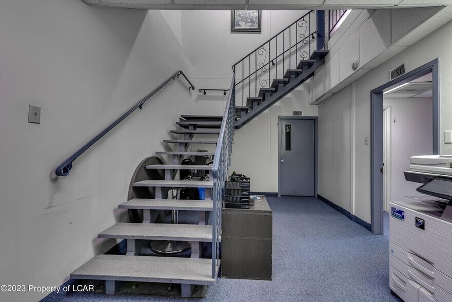More Photos Of 104 Woodward Hill Rd, Edwardsville Office For Sale