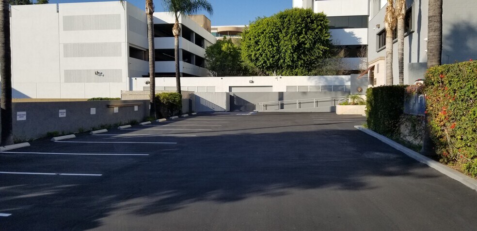 More Photos Of 123 N Lake Ave, Pasadena Office For Lease