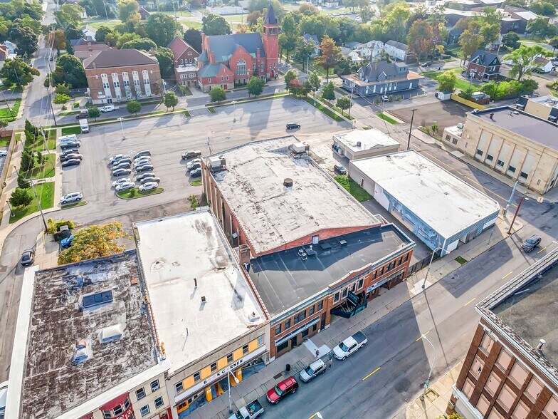 More Photos Of 1711 Main St, Niagara Falls Sports And Entertainment For Sale