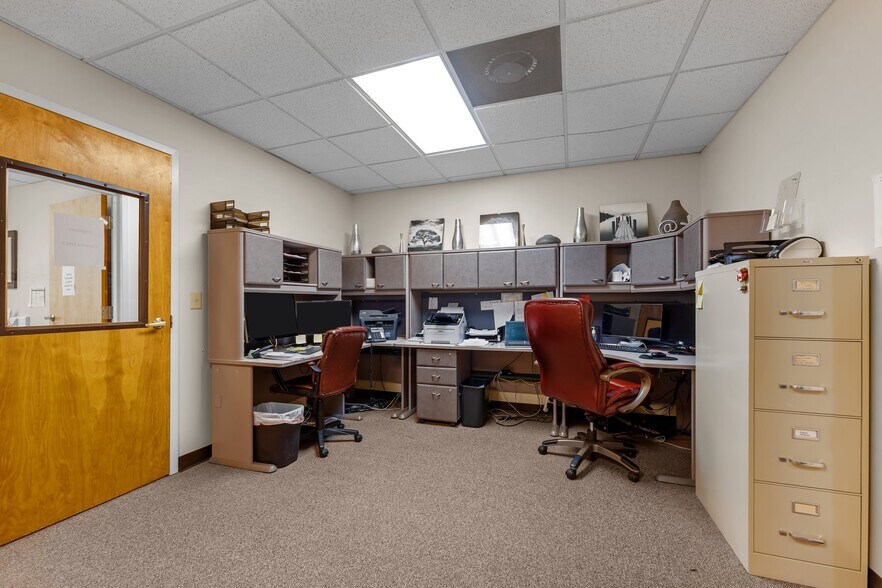 More Photos Of 2961 Crouse Ln, Burlington Medical For Lease