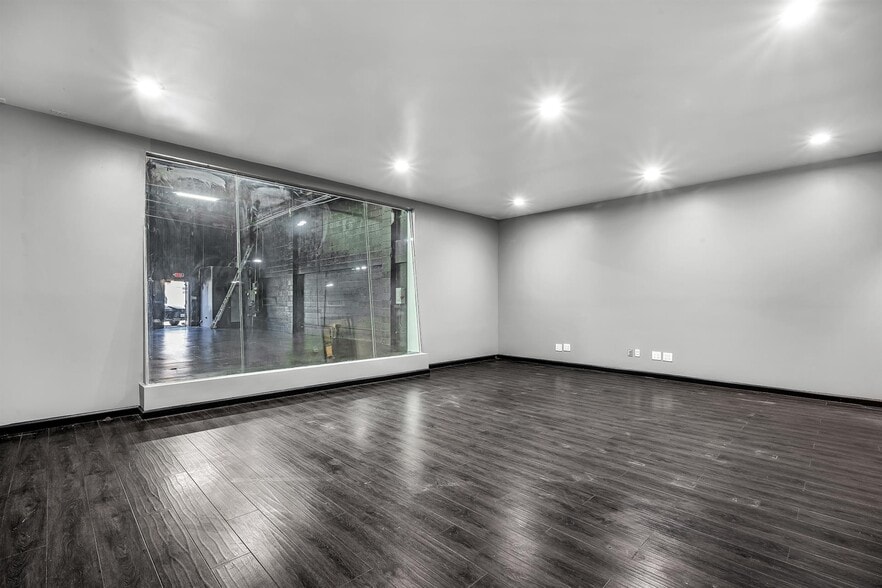 More Photos Of 5727 W Adams Blvd, Los Angeles Warehouse For Sale