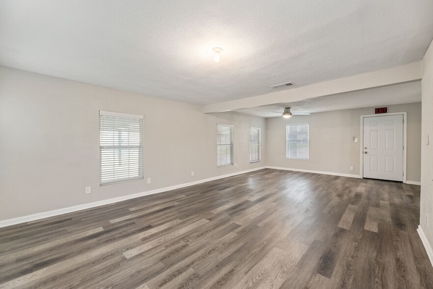 More Photos Of 6826 Baker Blvd, Richland Hills Light Manufacturing For Sale