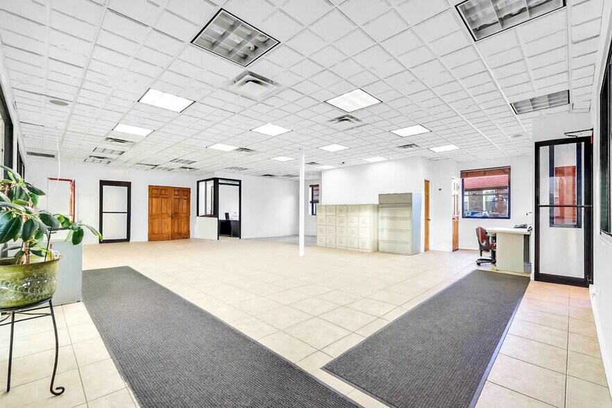More Photos Of 4557 Bell Blvd, Bayside Medical For Lease