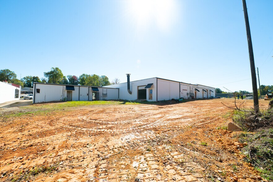 More Photos Of 711-719 N Madison Blvd, Roxboro General Retail For Lease