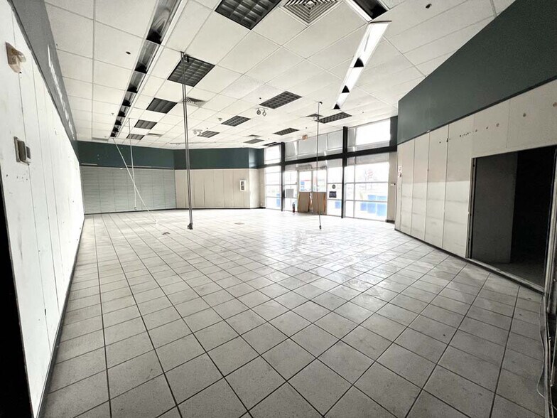 More Photos Of 317 Lincoln Hwy, Fairview Heights Auto Repair For Lease