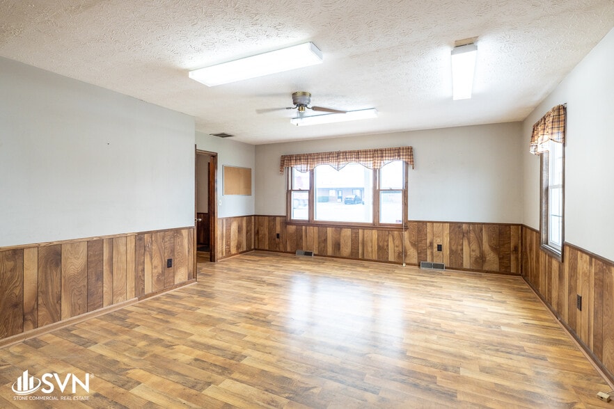 More Photos Of 220 Industry Pky, Nicholasville Warehouse For Sale