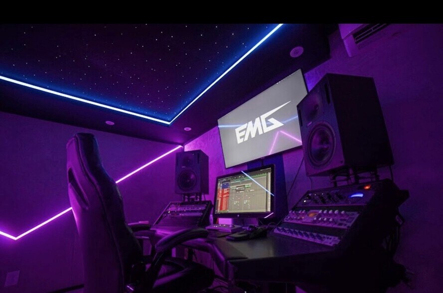 More Photos Of 3311 Barham Blvd, Los Angeles Office For Sale