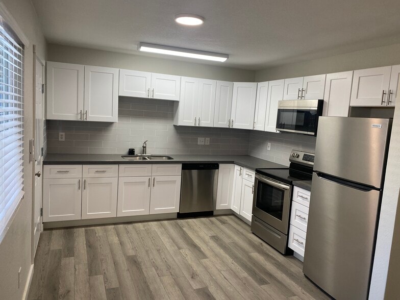 More Photos Of 2709 E Willetta St, Phoenix Apartments For Sale