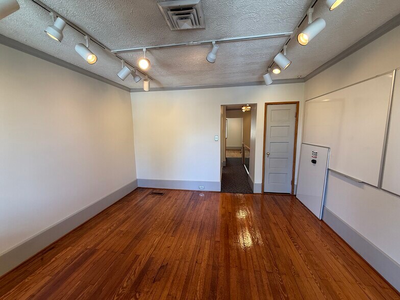 More Photos Of 3447 W Cary St, Richmond Office For Lease